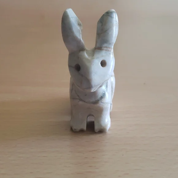 Tiny Marble Rabbit Carving - Picture 2 of 3